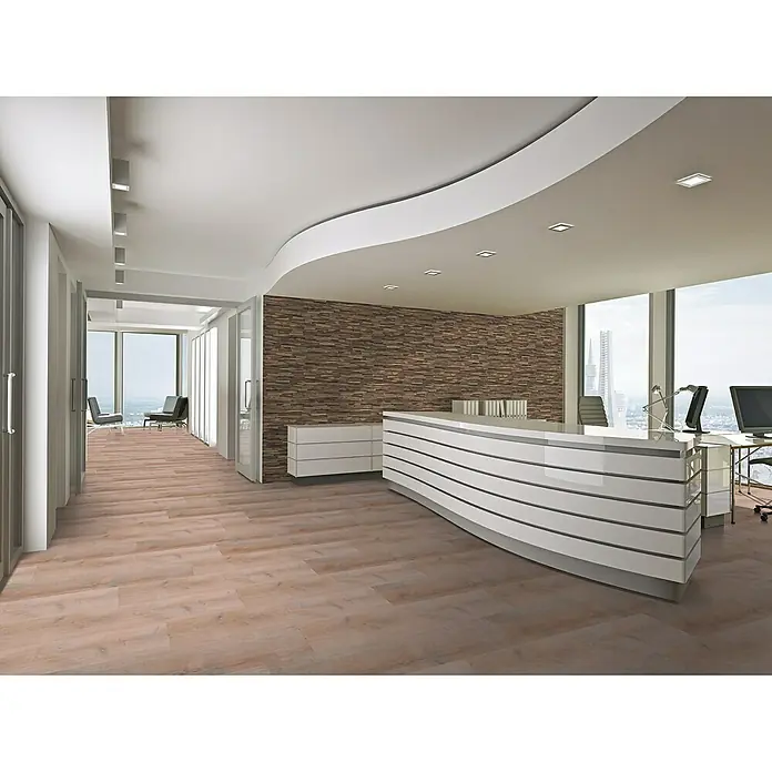 Indo Wandpaneel 3D Wall Elegance Charred - Teak, 500 x 200 x 10 mm, 1 m² - Modernes Büro-Interieur mit hellem Laminatboden, Empfangsbereich und großen Fenstern, die eine beeindruckende Aussicht bieten.