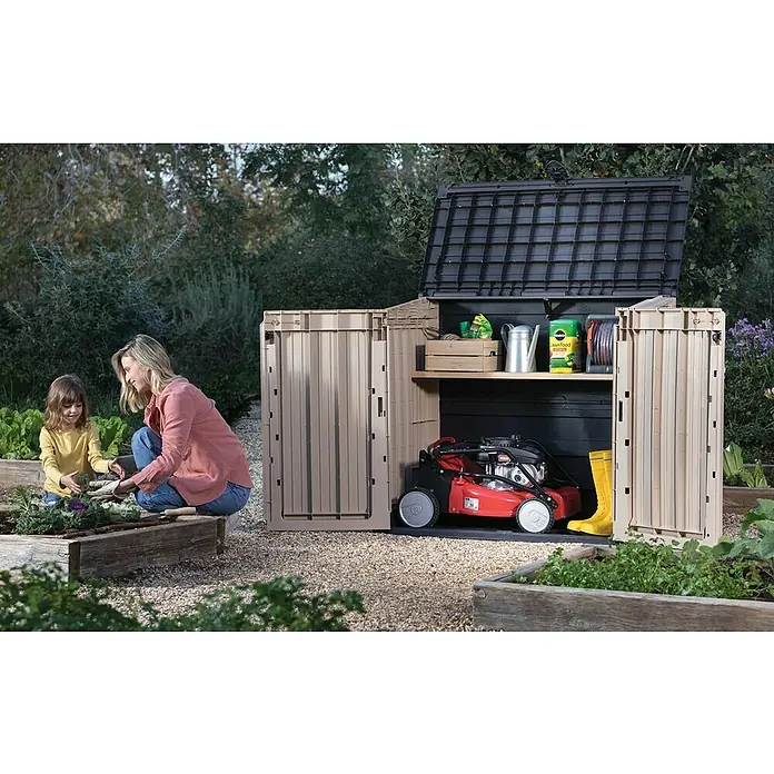 Keter Arcón Store It Out Midi - L x An x Al: 71,5 x 132 x 113,5 cm, Beige/Marrón, Plástico - Espacioso cobertizo de jardín con tapa abierta, ideal para guardar cortacésped y herramientas, manteniendo todo organizado.