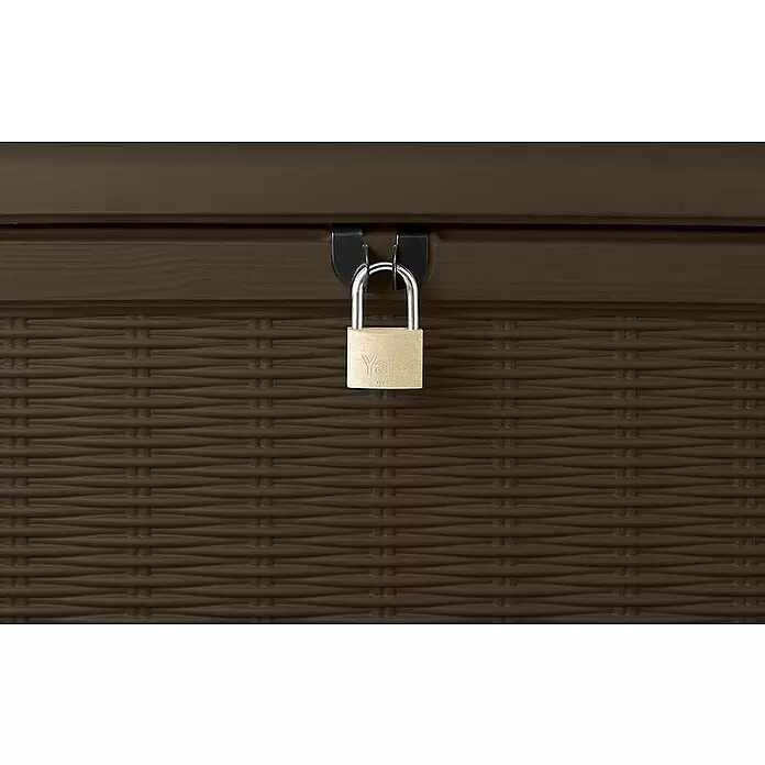 Keter Baúl para jardín Borneo - Plástico, 70 x 130 x 63 cm, 400 l, Marrón - Baúl de almacenamiento marrón con aspecto de mimbre y candado asegurando la tapa.