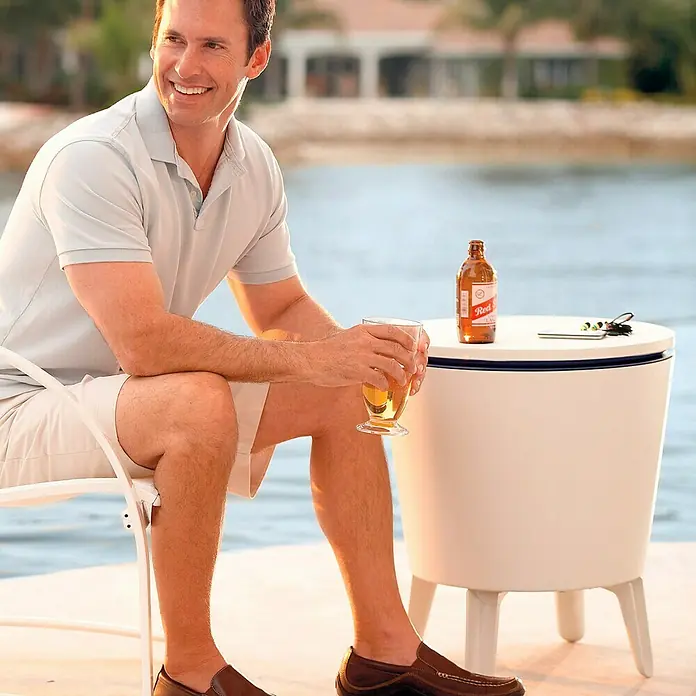 Keter Nevera Cool Bar - L x An x Al: 49,5 x 49,5 x 84,5 cm, Blanco/Marrón - La mesa auxiliar de enfriador portátil mantiene las bebidas frías y es un complemento elegante para cualquier patio.