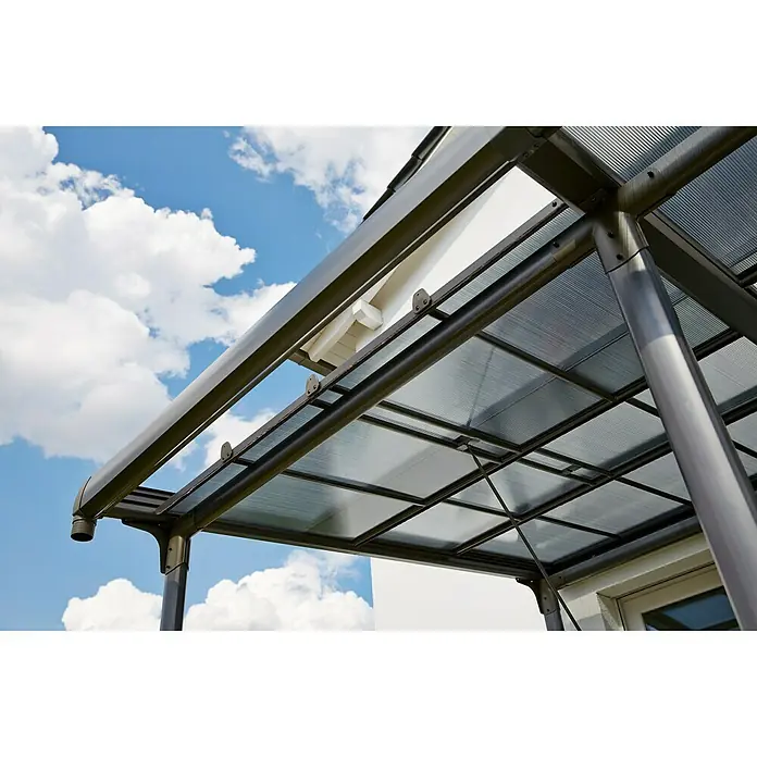 Sunfun Pérgola adosada Sera - An x Pr: 400 x 300 cm, Antracita, Aluminio - Primer plano de una cubierta de patio moderna con marcos grises y paneles translúcidos sobre un cielo con nubes blancas.