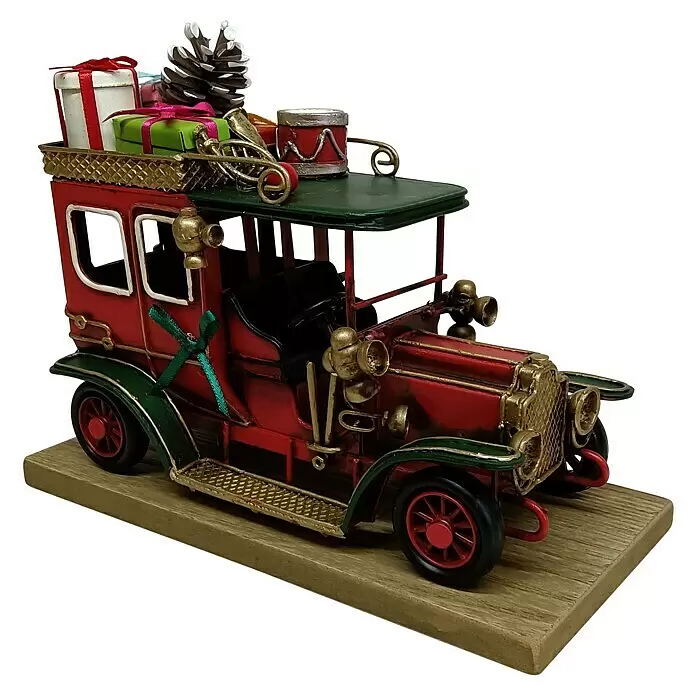 Dekofigur Weihnachtsmetallauto Oldtimer - L x B x H: 9 x 12 x 6 cm, Kunststoff - Rote und grüne Vintage-Spielzeugauto-Weihnachtsdeko mit Geschenken und einem Tannenzapfen auf dem Dach, auf Holzsockel.