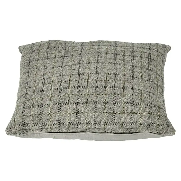 Kissen Evry - Grau, 43 x 43 cm - Graues, kariertes Kissen mit feiner Struktur. Ideal als Deko-Element für Sofa oder Bett. Das Kissen sorgt für Gemütlichkeit.