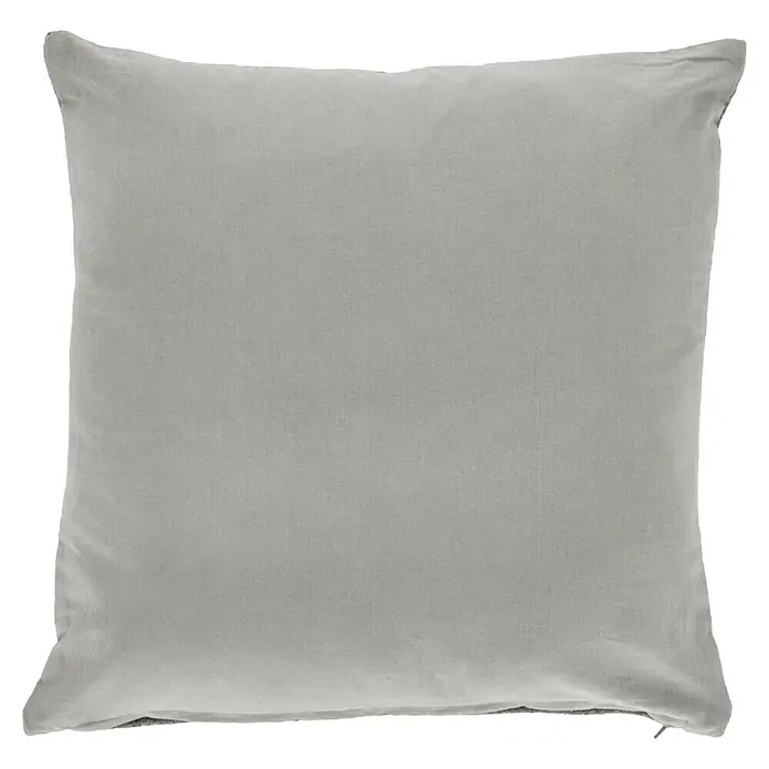 Kissen Evry - Grau, 43 x 43 cm - Graues quadratisches Kissen auf schwarzem Hintergrund. Das Kissen ist schlicht und hat eine leicht strukturierte Oberfläche, ideal für jedes Dekor.