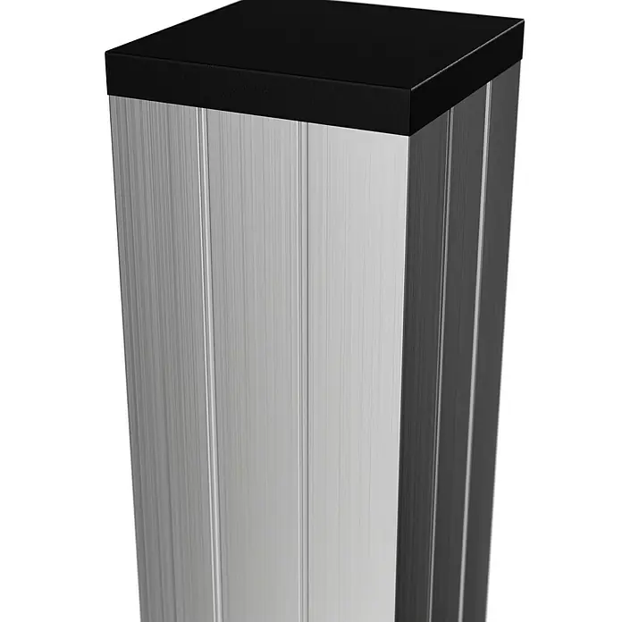T & J Zaunpfosten-Set - 6,8 cm x 68 mm x 240 cm, Silber, Aluminium - Produktaufnahme eines modernen, silberfarbenen Vierkantpfostens mit schwarzer Abdeckung, ideal für den Außenbereich.