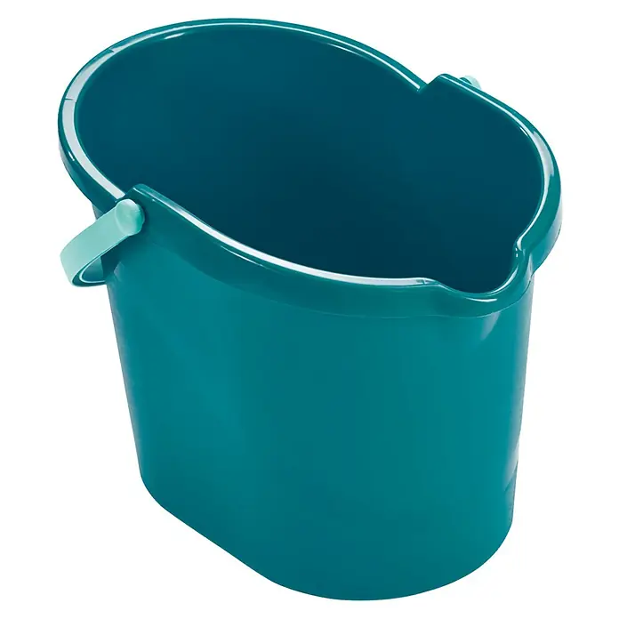 Leifheit Set de limpieza Classic - 12 l, Azul - Un cubo de limpieza turquesa con un asa verde claro, utilizado para tareas de limpieza doméstica.