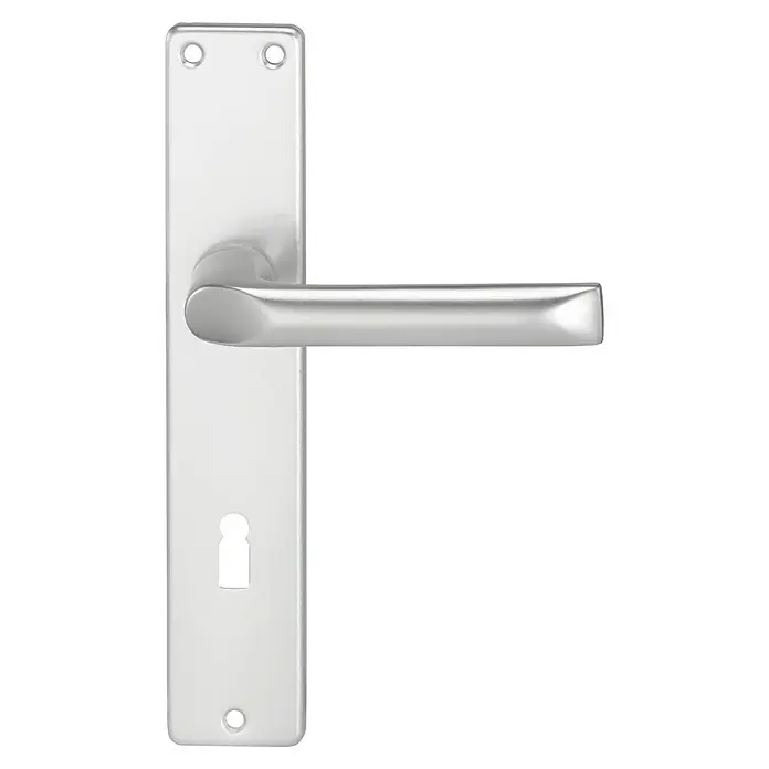 Stabilit Langschild - Stärke Tür: 35 mm - 45 mm, Aluminium, L-Form, Langschild - Eine silberne Türklinke mit einer länglichen Rosette, die das Schlüsselloch umgibt, vor einem schwarzen Hintergrund.