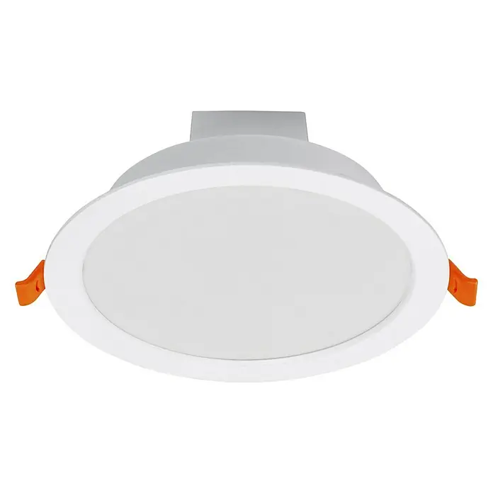 Ledvance LED-Einbauspot - 12 W, Mehrfarbig, Durchmesser: 17 cm, Weiß - Nahaufnahme einer runden, weißen LED-Deckenleuchte mit orangen Klammern auf schwarzem Hintergrund.