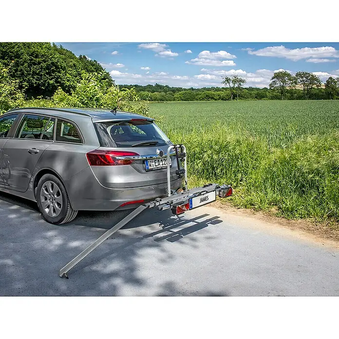 Eufab Auffahrrampe - Passend für: Eufab Kupplungsträger Poker-F - Heckfahrradträger James auf einem Auto montiert, ideal für den sicheren Transport von Fahrrädern.
