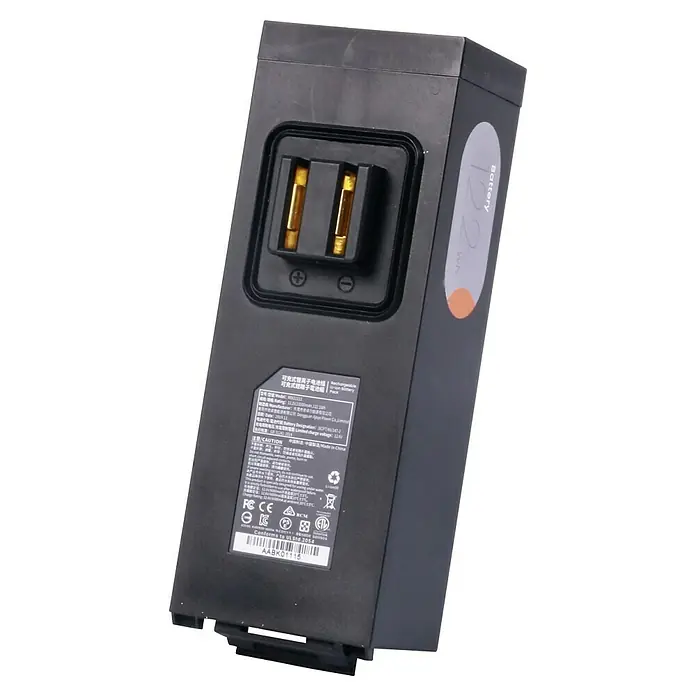 Sublue Ersatz-Akku - 11,1 V, Lithium-Polymer, 11.000 mAh - Akkublock für Elektrofahrzeuge. Der schwarze Akkupack ist mit einer Ladebuchse und einem Etikett versehen.