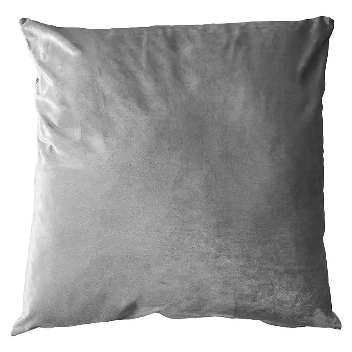 Kissen Finja - Micro Chip, 60 x 60 cm, 100 % Polyester - Nahaufnahme eines quadratischen, grauen Samtkissens mit subtilen Falten, das einen weichen und luxuriösen Eindruck vermittelt.