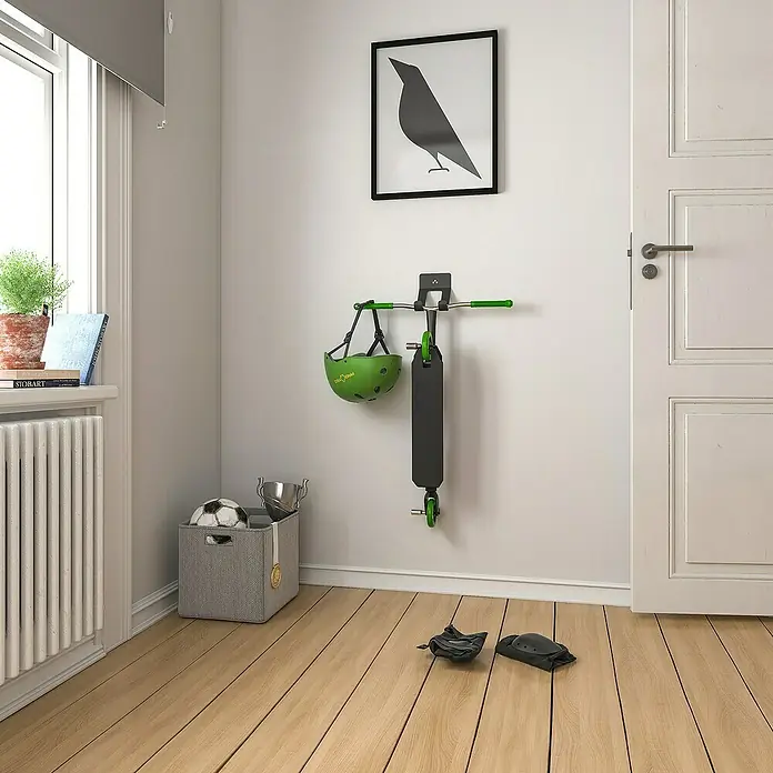Rei Wandträger - Geeignet für: Skateboards, L x B x H: 100 x 145 x 125 mm - Ein ordentlicher Flur mit einem Roller und Helm an der Wandhalterung, für eine organisierte Aufbewahrung und mehr Platz.