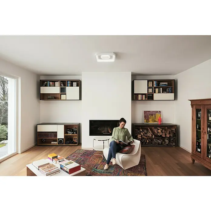 Ledvance LED-Deckenleuchte - 32 W, L x B x H: 48,5 x 48,5 x 8 cm, Weiß, Mehrfarbig - Eine moderne Deckenleuchte mit quadratischem Design und sanftem Licht in einem stilvollen Wohnzimmer.