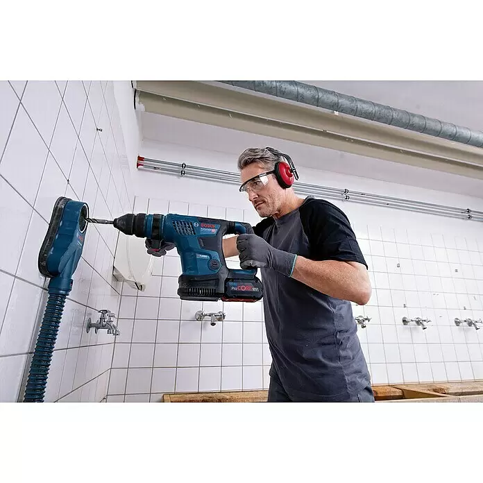 Bosch Professional AMPShare 18V Akku-Bohrhammer GBH 18V-34 CF - 18 V, 2 Akkus, 5,5 Ah, 5,8 J - Anwendungsbeispiel