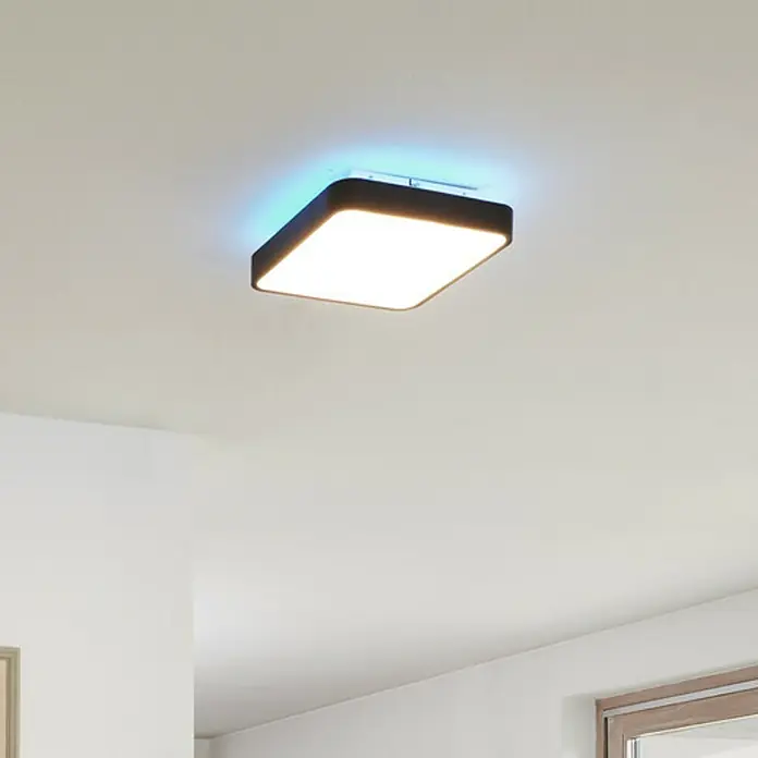 Ledvance LED-Deckenleuchte - 28 W, L x B x H: 35 x 35 x 9 cm, Schwarz, RGBW - Moderne LED-Deckenleuchte mit quadratischem Design und indirekter blauer Beleuchtung für ein stimmungsvolles Ambiente im Raum.