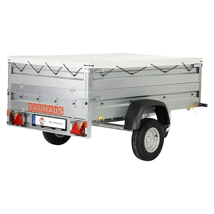 Stema Anhänger BH 7.5-20-12.1B mit Bordwandaufsatz u. Flachplane - Nutzlast: 583 kg, Einachser, Kasteninnenmaß: 201 x 117 x 60 cm, Ungebremst - Nahaufnahme eines BAUHAUS Anhängers mit weißer Plane, der robust und vielseitig für Transporte aller Art geeignet ist.
