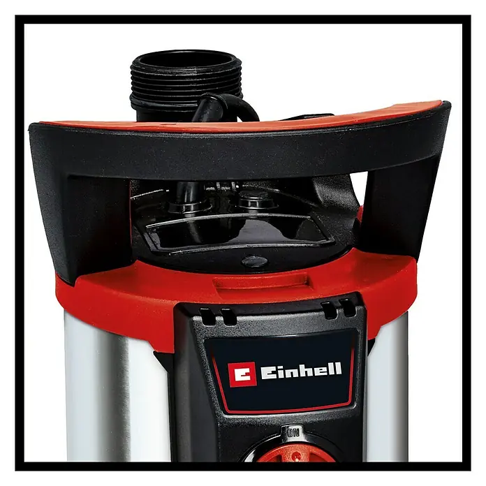 Einhell Klarwasser-Tauchpumpe GE-SP 4390 N-A LL ECO - 430 W, Max. Fördermenge: 9.000 l/h - Nahaufnahme einer Einhell-Tauchpumpe mit rotem und schwarzem Gehäuse, ideal für den Einsatz im und um das Haus.