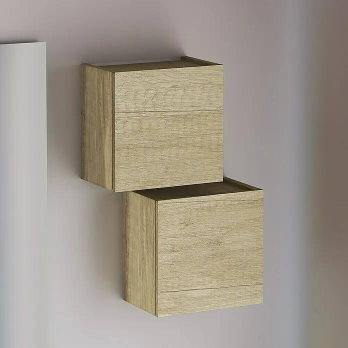 Artysan Armario colgante de baño Cubo - L x An x Al: 16,6 x 30 x 30 cm, Nature - Dos armarios de madera en forma de cubo apilados con cajones están montados en una pared.