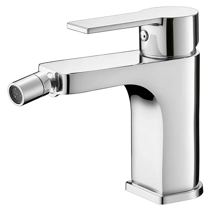 Cosmobath Sherbrooke Grifo monomando de bidé - Cromo, Brillante - Primer plano de un grifo de bidé cromado moderno y brillante con un mango horizontal y una salida de agua con boquilla.