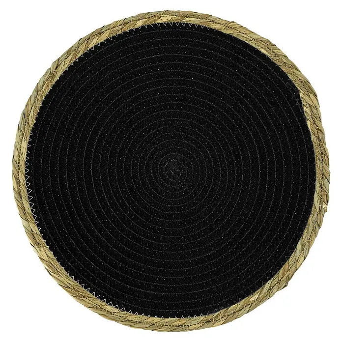 Tisch-Set Seegras - Schwarz/Natur, Durchmesser: 38 cm - Ein runder, geflochtener Untersetzer mit einem schwarzen Zentrum und einem Rand aus hellem Naturmaterial, ideal für Tischdekorationen.