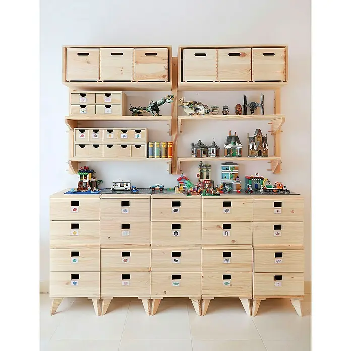 Astigarraga Wally Estante de madera - L x An x Al: 17 x 80 x 14,2 cm, Natural, Madera maciza de pino, Carga límite balda: 100 kg - Sistema de almacenamiento modular de madera clara con cajones y estantes, lleno de creaciones Lego.