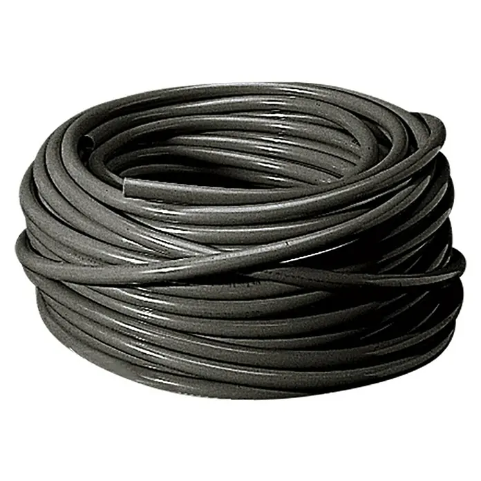 Tubo PE - Ø x L: 25 mm x 25 m - Primer plano de una manguera de agua gris enrollada, apta para fines de riego. Ideal para jardinería, agricultura y suministro de agua exterior.