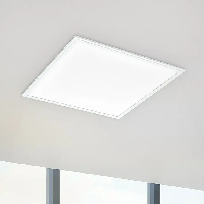 Tween Light LED-Panel RC-CCT-DIM - 18 W, L x B x H: 30 x 30 x 5 cm, Weiß, Mehrfarbig - Deckenleuchte mit quadratischer Form, eingebettet in eine weiße Decke, die moderne Beleuchtungslösungen für Innenräume bietet.