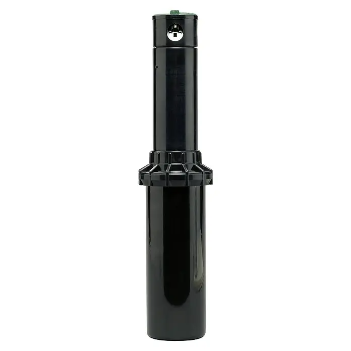 Aspersor emergente - ¾″ - Primer plano de un aspersor emergente de césped, mostrando su diseño robusto y funcionalidad. Ideal para riego eficiente del jardín.