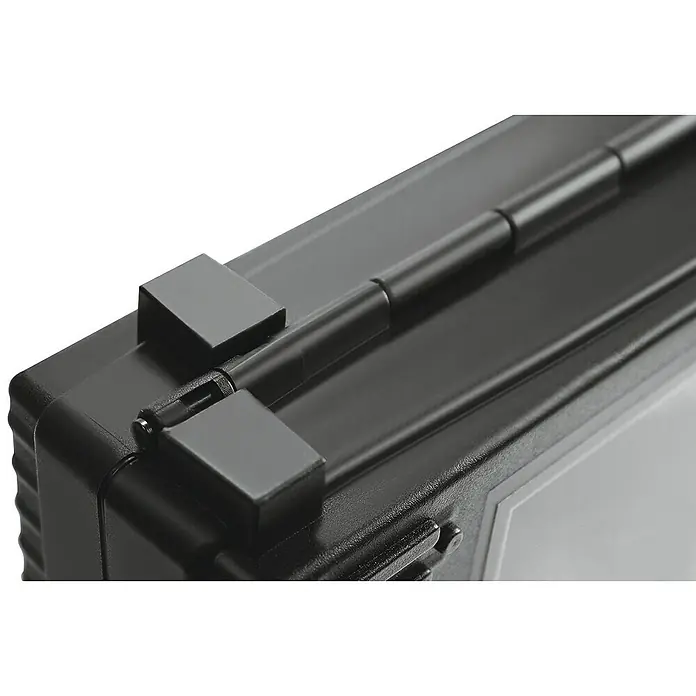 Matador Werkzeugkoffer Automotive - L x B x H: 80 x 357 x 305 mm, Stahl, 103 -tlg. - Nahaufnahme eines schwarzen Produktgehäuses, das ein robustes Design und eine robuste Bauweise für zuverlässigen Schutz zeigt.