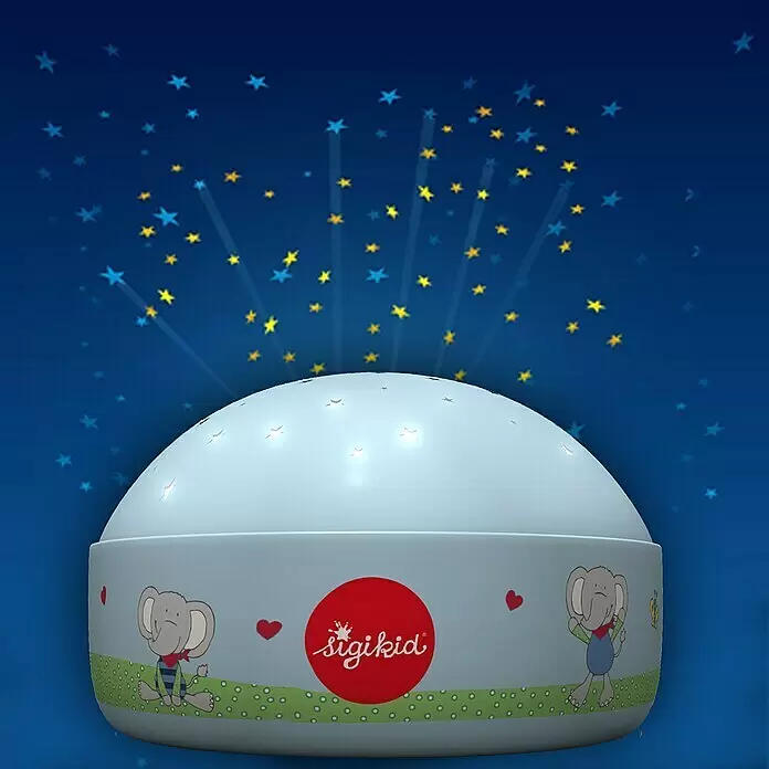 Niermann LED-Nachtlicht LOLO LOMBARDO - RGB, Batteriebetrieben, Ø x H: 12 x 7,5 cm - Hellblaues Baby-Nachtlicht mit Elefanten-Illustrationen, das blaue und gelbe Sterne auf einen dunkelblauen Hintergrund projiziert.
