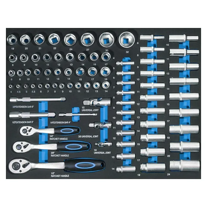 Güde Werkstattwagen GW Black Line - 226 -tlg., B x T x H: 793 x 460 x 980 mm, Anzahl Schubladen: 7 Stk. - Eine Werkzeugkiste mit verschiedenen Steckschlüsseln, Verlängerungen und Ratschengriffen, ordentlich in einem schwarzen Kasten mit blauen Halterungen angeordnet.