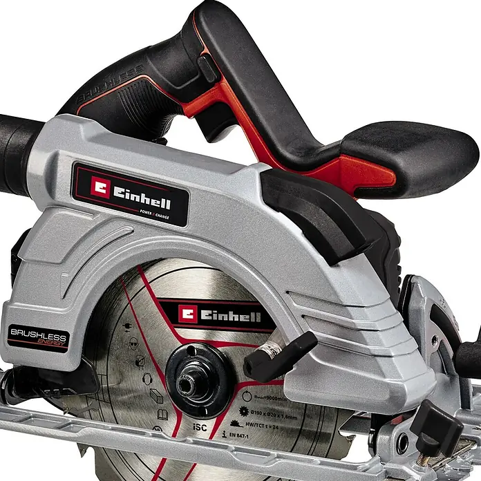 Einhell Professional PXC 18V Sierra circular de batería TPCS18/190 - 18 V, Sin batería, Número de revoluciones de marcha en vacío: 0 r.p.m. - 3.800 r.p.m. - Primer plano de una sierra circular inalámbrica Einhell con motor sin escobillas, ideal para trabajos de madera precisos.