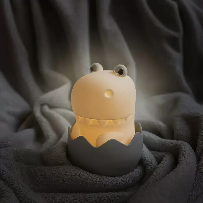MegaLight LED-Nachtlicht DIGGY DINO - Weiß/Grau/Grün, L x B x H: 11 x 8 x 13 cm, RGBW, DIGGY DINO - Leuchtendes Dinosaurier-Nachtlicht in grauer Eierschale auf weicher Decke.
