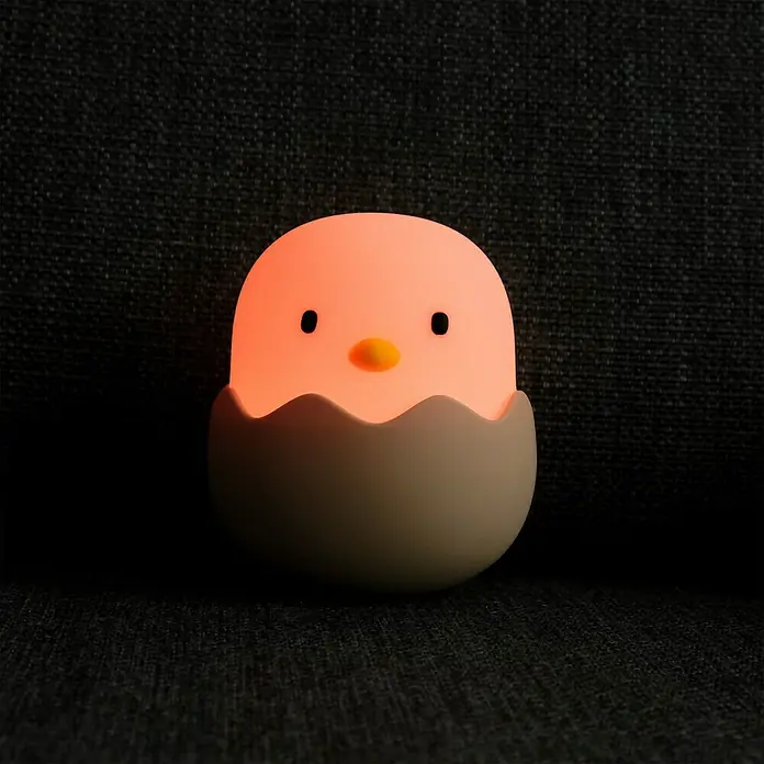 MegaLight LED-Nachtlicht EGGY EGG - Weiß/Rosa/Gelb, L x B x H: 10 x 10 x 12 cm, RGBW, EGGY EGG - Niedliches Küken-Nachtlicht in einer Eierschale, das ein warmes, beruhigendes Leuchten für Kinderzimmer bietet. Sanftes Licht für eine entspannte Atmosphäre.