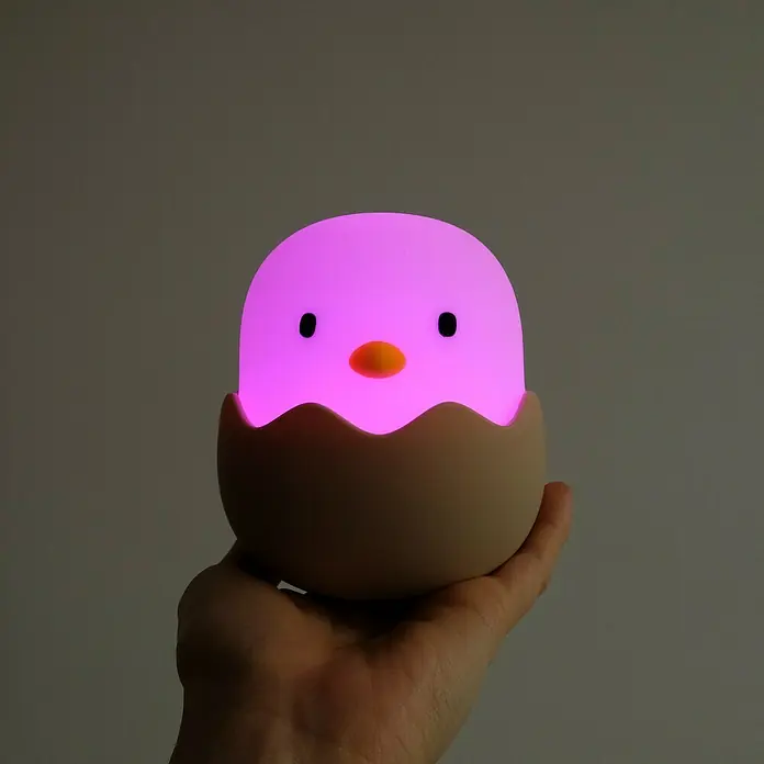 MegaLight LED-Nachtlicht EGGY EGG - Weiß/Rosa/Gelb, L x B x H: 10 x 10 x 12 cm, RGBW, EGGY EGG - Niedliches Küken-Nachtlicht in einer Eierschale, das ein beruhigendes, farbiges Licht ausstrahlt. Perfekt für Kinderzimmer.