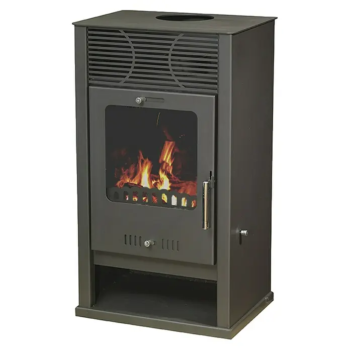 Estufa de leña Celia Iron - 7,78 kW, Volumen de calefacción: 140 m³, Gris fundido - Imagen de una estufa de leña metálica con fuego en su interior, creando un ambiente acogedor.