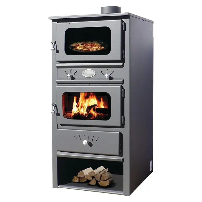 Estufa de leña Amalfi horno - 8 kW, Volumen de calefacción: 142 m³, Antracita - Una estufa de leña gris con horno incorporado donde se está cocinando una comida, con leña almacenada debajo.\n
