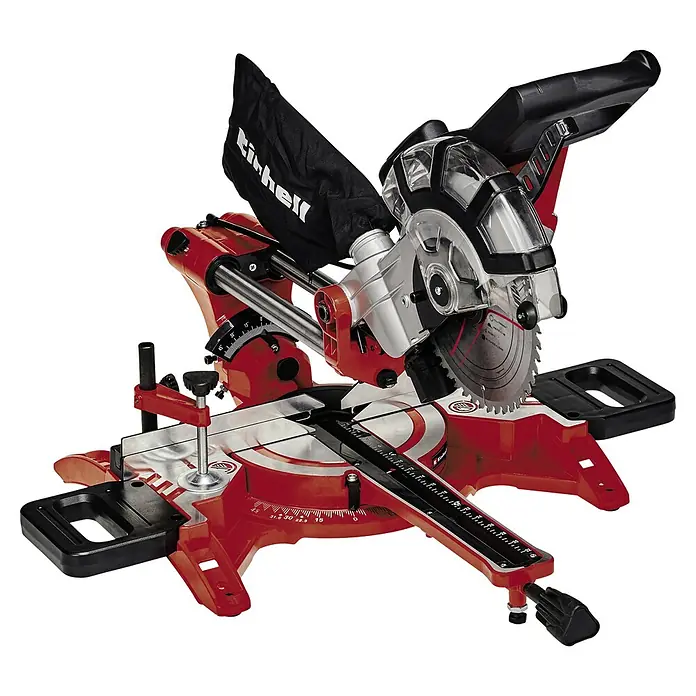 Einhell Kapp- & Gehrungssäge TC-SM 2131/1 Dual - 1.800 W, Durchmesser Sägeblatt: 210 mm, Leerlaufdrehzahl: 4.900 U/min - Eine rote Einhell Kapp- und Gehrungssäge mit einem Sägeblatt und einem Staubfangsack. Ideal für präzise Holzzuschnitte in Werkstätten.