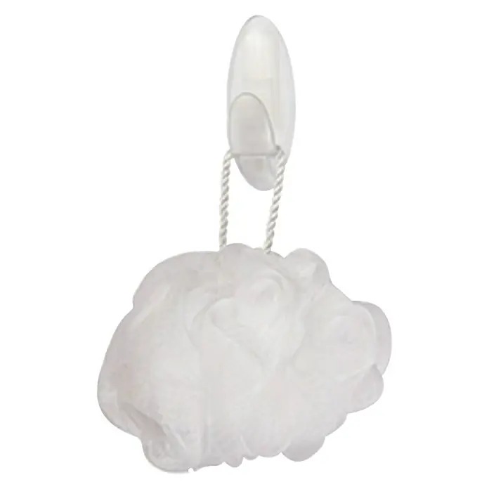 3M Command Colgador adhesivo BATH18 - Plástico, Blanco - Un puf de ducha blanco colgado de un gancho transparente. Ideal para el cuidado diario del cuerpo y la exfoliación suave.