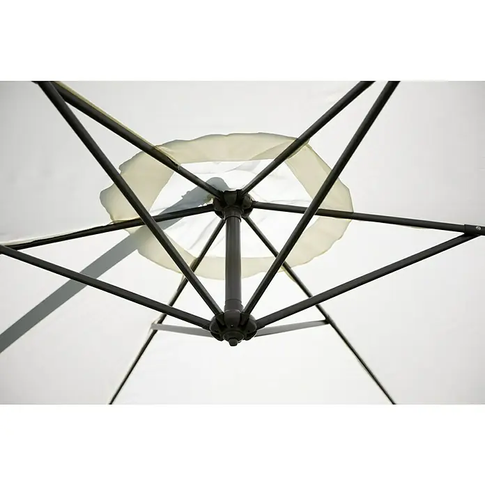 Sunfun Ampelschirm Toscana - Natur, Durchmesser Bespannung: 300 cm - Nahaufnahme eines geöffneten Sonnenschirms, der das Metallgestell und das helle Gewebe zeigt.
