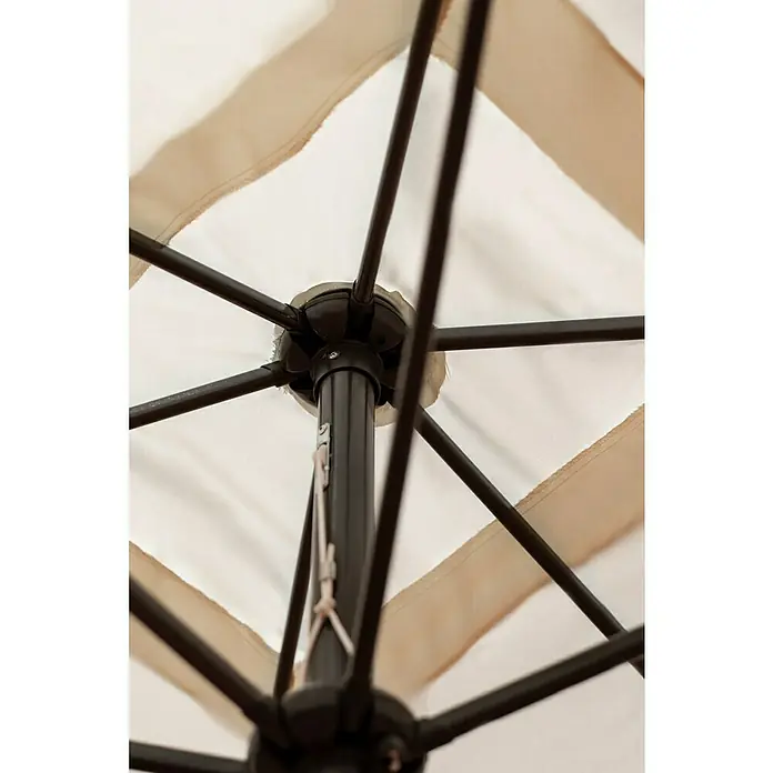 Sunfun Parasol Venecia II - Crudo, 300 x 200 cm, Aluminio - Primer plano de un parasol abierto con estructura marrón y tela beige, centrado en la conexión central de las varillas.