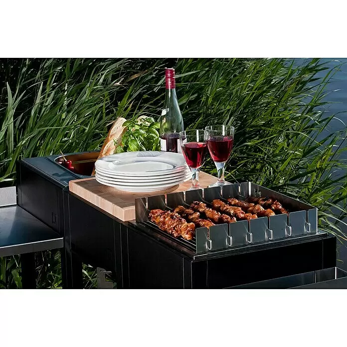 oneQ Grillaufsatz für Grillspieße - Edelstahl, Passend für: oneQ Holzkohlegrill Glow / oneQ Gasgrill Flame - Stimmungsaufnahme