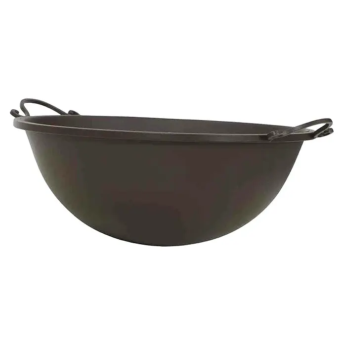 Siena Garden Feuerschale Antik - L x B x H: 64,5 x 53,5 x 48,5 cm, Metall - Nahaufnahme eines schwarzen Schmiedeeisenkessels mit Griffen und glatter Oberfläche auf schwarzem Hintergrund, ideal für Lagerfeuer.