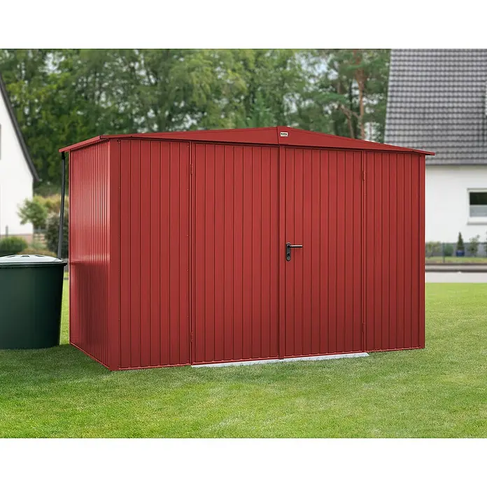 EcoStar Gerätehaus Trend-S Typ 3 - Außenbreite inkl. Dachüberstand: 323,6 cm, Außentiefe inkl. Dachüberstand: 247,7 cm, Purpurrot, Doppeltür - Eine rote Gartenlaube steht auf dem Rasen. Die Laube hat ein Satteldach und eine Doppeltür in der Mitte.