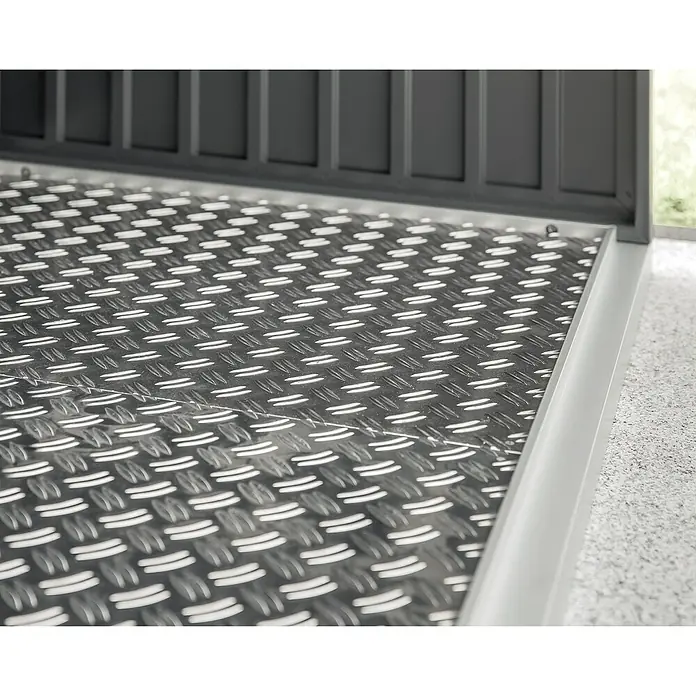 EcoStar Bodenplatte Riffelblechboden Typ 1 - Passend für: EcoStar Kaminholzregal Typ 1, Aluminium - Detailaufnahme eines Metallbodens mit Riffelblechmuster, der für Stabilität und Rutschfestigkeit sorgt. Ideal für Industrie und Lager.