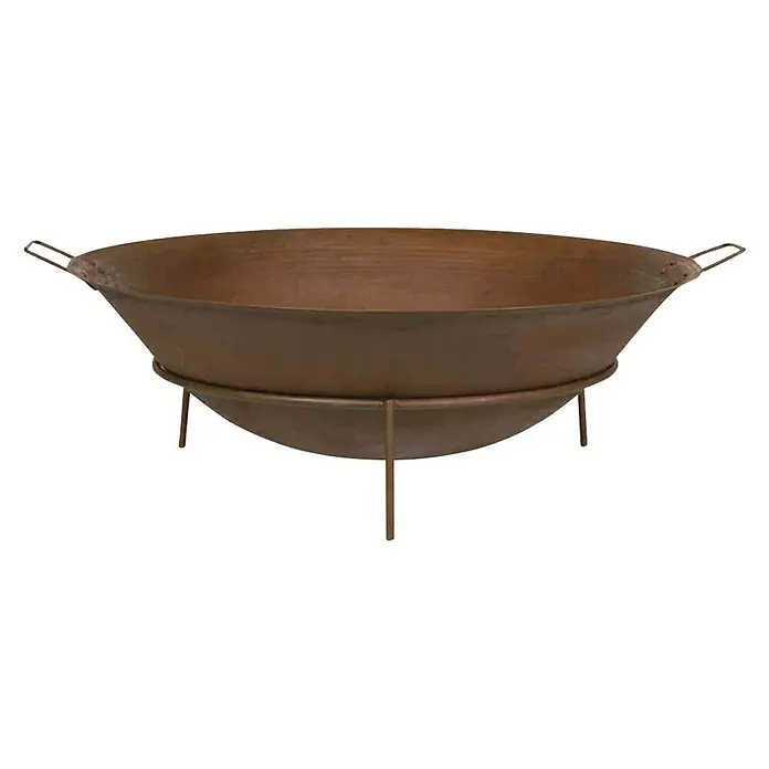 Siena Garden Feuerschale Rusty - Durchmesser: 80 cm, Gusseisen - Das Bild zeigt eine rustikale Feuerschale aus Metall auf einem filigranen Ständer, ideal für gemütliche Abende im Freien.