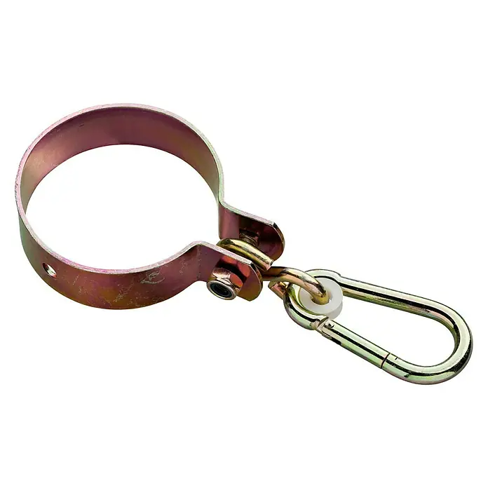 Swing King Schaukelhaken - Ø x L: 10 x 3 cm, Gelb, 4 -tlg. - Nahaufnahme einer goldenen Rohrschelle mit Karabinerhaken, ideal für Schaukeln und Hängesessel.