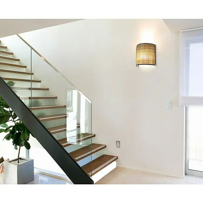 Idp Lampshades Fine negra Aplique de pared - L x An x Al: 10 x 20 x 20 cm, Natural/Negro - Lámpara de pared con pantalla marrón en escalera. La cálida luz de la lámpara ilumina la habitación y crea un ambiente acogedor.