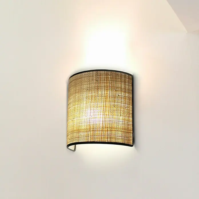 Idp Lampshades Fine negra Aplique de pared - L x An x Al: 10 x 20 x 20 cm, Natural/Negro - Elegante lámpara de pared con pantalla natural que difumina una luz cálida, creando un ambiente acogedor en cualquier habitación.