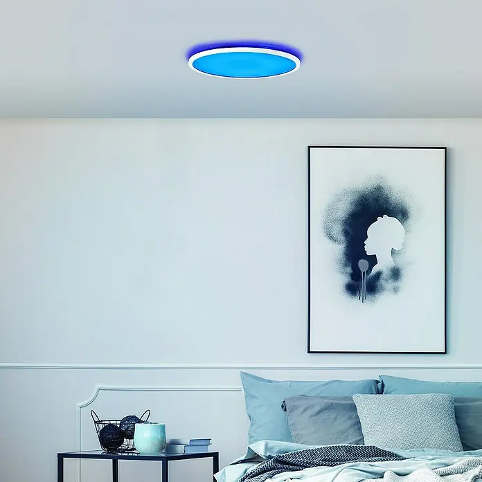 Brilliant LED-Deckenleuchte Tanida - 23 W, L x B x H: 42 x 42 x 2,6 cm, Weiß, RGBW, Rund - Moderne Deckenleuchte mit blauer Beleuchtung. Das kreisförmige Design strahlt ein angenehmes Licht aus und setzt stilvolle Akzente im Raum.